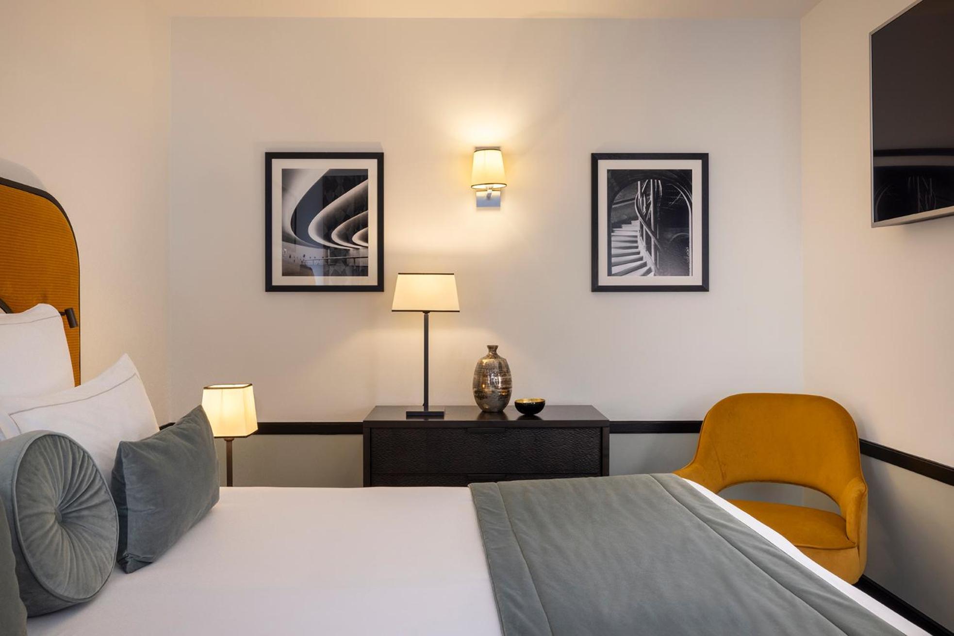 Aiglon Hotel Parijs